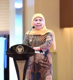 Banyak Perlintasan Kereta Tanpa Palang Pintu, Khofifah "Cuci Tangan" Lempar ke Bupati/Walkot