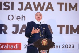 Lantik 6 Pj Bupati, Khofifah Sampaikan Pesan Jokowi Untuk Tingkatkan Investasi 