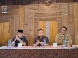 Wabup Blitar Bantu Puluhan Lurah Terjerat Tanah Bengkok