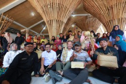 Menperin: Ekosistem UMKM Kerajinan Bambu di Banyuwangi Layak Dicontoh