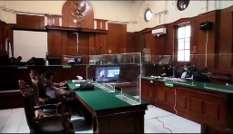 Sakit Hati, Terdakwa Pembunuhan Mahasiswi Ubaya Didakwa Pembunuhan Berencana