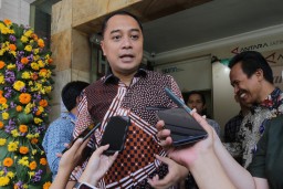 Baca juga : Walkot Surabaya Ancam TutupHiburan Malam, Jika Nekat Masukkan Anak di Bawah Umur