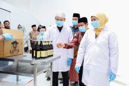 Resmikan Pabrik Milik Ponpes di Malang, Khofifah: Penguatan Dakwah dan Jihad Bil-Maal