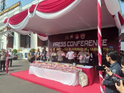 Polrestabes Surabaya Tangkap Pasutri Kurir Sabu-sabu 144 Kg