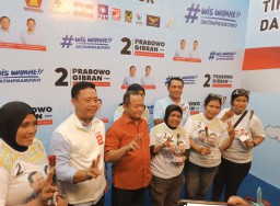 Peringati Hari Ibu, TKD Prabowo-Gibran Jatim Berbagi Kebahagiaan Bersama Ratusan Ibu-ibu Ojol
