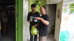 Pertamina Klaim 5 Juta NIK Warga Jatim Tercatat Transaksi LPG 3 Kg Bersubsidi