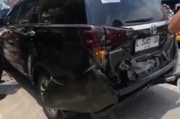 Mobil Rombongan Anies-Muhaimin Kecelakaan Beruntun di Sumenep Madura