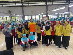 Puluhan Ribu Buruh SKT Titip Pesan ke Ketua Projo Jatim: Matur Nuwun Jokowi