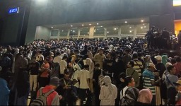 Ribuan Masyarakat Banjiri Acara Desak Anies di Surabaya Hingga Overload