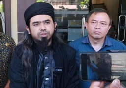 Baca juga : Polda Jatim: Ada Dua Calon Tersangka Baru Kasus Konten yang Diotaki Samsudin