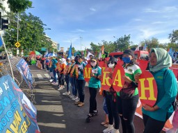 Buruh Ring 1 Jatim Bertekad Desak Pemerintah Cabut Omnibus Law UU Cipta Kerja