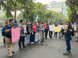 Tolak RUU Penyiaran, Jurnalis di Medan Sambangi Kantor DPRD Sumut