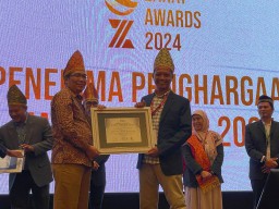 LAZ Taman Zakat Terima Award Terbaik dalam Tata Kelola SDM