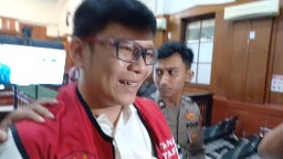 Baca juga : Ronald Tannur Menangis Saat Putusan, Tertawa Usai Divonis Bebas