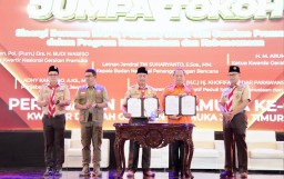 Ketua Kwarda Pramuka Jatim Arum Sabil Terima Penghargaan Pin Emas dari BNPB