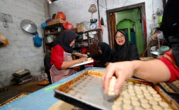 Berdayakan ODGJ, Usaha Kue Kacang di Banyuwangi Beromset Rp200 Juta