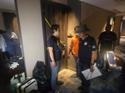 Baca juga : Cemburu Buta Picu Pembunuhan Tragis di Hotel Bintang Lima Surabaya