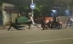 Baca juga : Polisi Tangkap Enam Pemuda Pelaku Pembacokan Viral di Surabaya