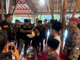 Baca juga : GRIB Sumut Berbagi Kebahagiaan ke Ratusan Yatim Piatu dan Duafa di Bulan Ramadhan