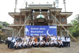 PLN dan Warga Gotong Royong di Bondowoso: Bersihkan Masjid hingga Salurkan Bantuan