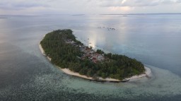 Baca juga : Dulu Listrik Menyala 4 Jam dan Kini 12 Jam: Pulau Gili Raja Semakin Terang, Masa Depan Kian Cerah