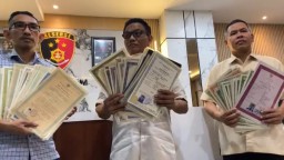 Baca juga : Bos CV Sentoso Seal Ternyata Gelapkan Ratusan Ijazah Eks Karyawan di Rumah