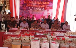 Polda Jatim Musnahkan 49 Kg Sabu dan 3 Juta Pil Dobel L: Hasil Ungkap 7 Kasus Sepanjang 2025