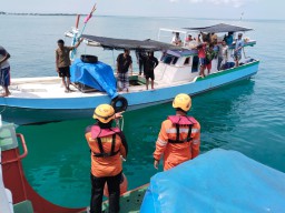 Baca juga : Sempat Diserang Hiu: Nelayan Sumenep Selamat Setelah Lima Hari Terapung di Laut