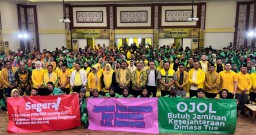 Ratusan Ojol Padati Rumah Aspirasi Golkar Jatim: Sampaikan Keluhan soal Tarif dan Keselamatan