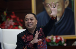 Cegah Hujan Mikroplastik: Walkot Eri Minta Warga Surabaya Stop Bakar Sampah dan Kurangi Plastik