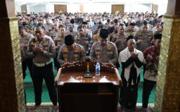 Polda Jatim Gelar Salat Ghaib: Teguhkan Solidaritas Nasional untuk Korban Bencana Sumatera