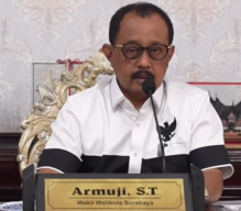 thumbnail Polisi Periksa Wawali Armuji Kasus Dugaan Korupsi Bimtek DPRD Surabaya