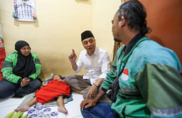 Viral Bawa Balita Saat Nge-Ojol, Wali Kota Surabaya Ajak Keluarga Anna Bangkit Lewat Padat Karya