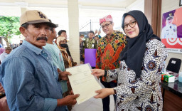 186 Nelayan Muncar Resmi Miliki Sertifikat Tanah, Ipuk Dorong Kemandirian Ekonomi Pesisir