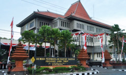 thumbnail Pimpinan Fraksi DPRD Jatim Disebut dalam Dugaan Korupsi Pokir Laptop Pesantren