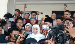 Dicecar JPU KPK di Tipikor Surabaya, Khofifah Bantah Terima Fee Dana Hibah Jatim