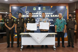 Pemkot Surabaya Gandeng Kejati Jatim Selamatkan Aset Kolam Renang Brantas dan PDAM