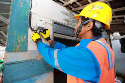 Ramadan Penuh Berkah, PLN Nyalakan 350 Sambungan Listrik Gratis untuk Warga Pra Sejahtera Jatim