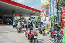 DPR Sesalkan Pernyataan Bahlil, Picu Antrean SPBU Mengular