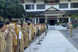 Ribuan ASN di Kota Yogyakarta Digerakkan Bersihkan Sampah di Kawasan Umum