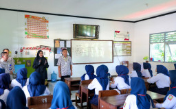 Bupati Ipuk Pantau TKA SMP, Pastikan 24.681 Siswa Ikuti Ujian dengan Lancar