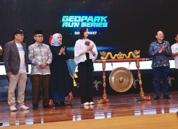 Menpar Resmikan Geopark Run Series 2026: Banyuwangi Jadi Seri Perdana Ijen Geopark Run