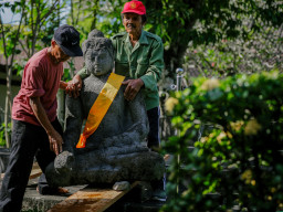 Jelang Waisak, Arca Unfinished Buddha di Candi Borobudur Dipindahkan ke Lokasi Asal 