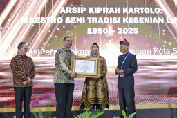 Baca juga : Cak Kartolo Raih Penghargaan Nasional, Ludruk Jawa Timur Resmi Jadi Memori Kolektif Bangsa