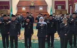 Lantik 65 Kepala Sekolah Baru, Khofifah Tantang Pertahankan Keunggulan Jatim di SNBP-SNBT