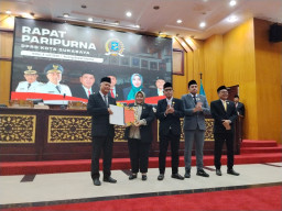 Di Balik WTP ke-14, PKS Bongkar 'Rapor Merah' Pemkot Surabaya: Dividen BUMD Anjlok hingga Serapan Rendah
