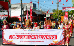 Ribuan Pelajar Banyuwangi Meriahkan HUT Ke-81 RI Lewat Karnaval Budaya Nusantara