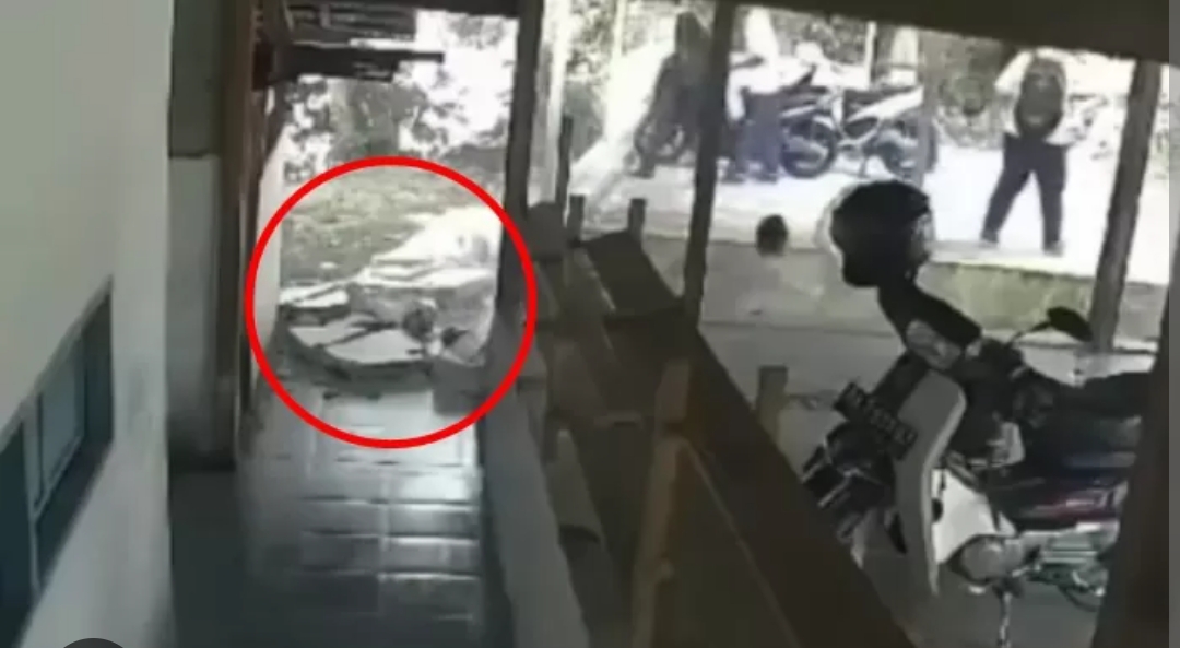 Bocah saat tertimpa tembok masjid hingga meninggal. (Istimewa)