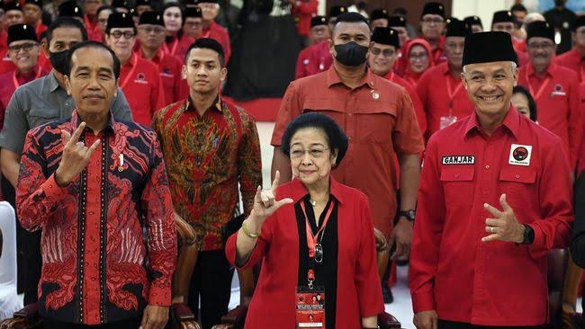 Presiden Jokowi, Ketum PDIP Megawati, dan Ganjar Pranowo pada acara Rakernas PDIP. (istimewa)