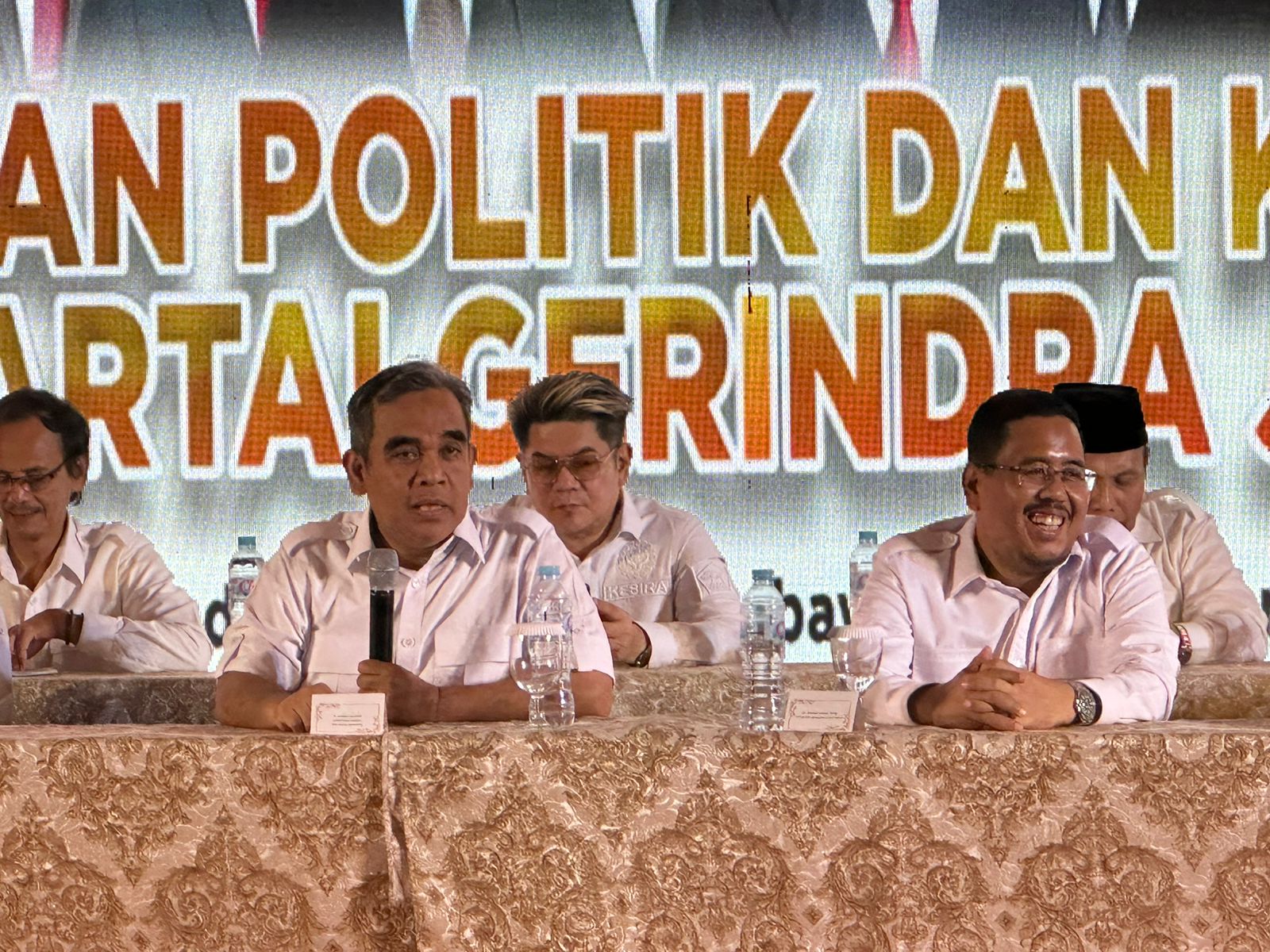 Sekjen DPP Gerindra, Ahmad Muzani, saat memberikan pembekalan terhadap kader di Jatim. (Istimewa)